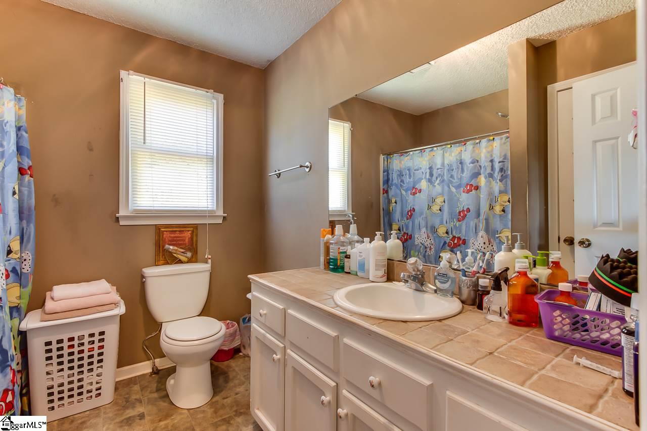 5750 Mountain View Road Taylors, SC 29687 - Photo 16 of 24