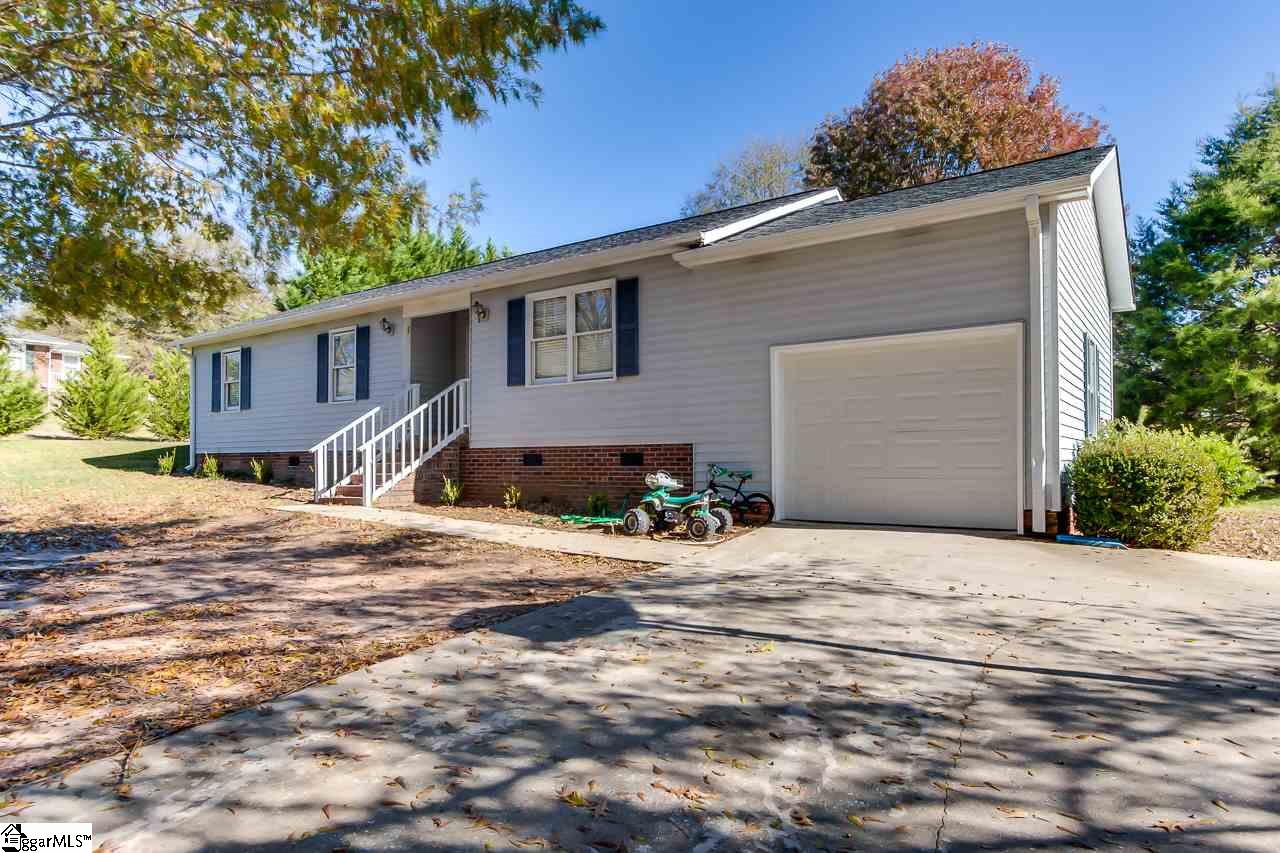 5750 Mountain View Road Taylors, SC 29687 - Photo 3 of 24