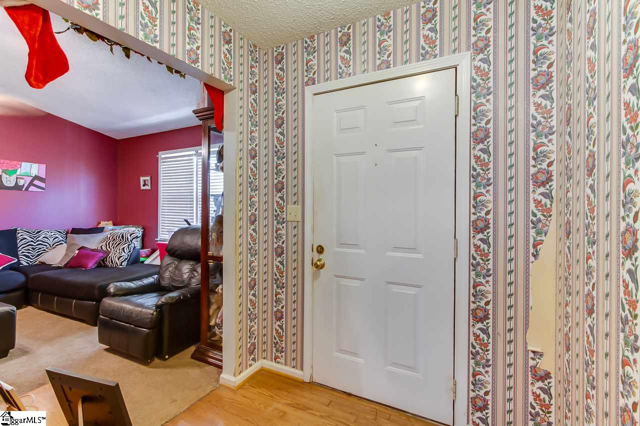 5750 Mountain View Road Taylors, SC 29687 - Photo 4 of 24
