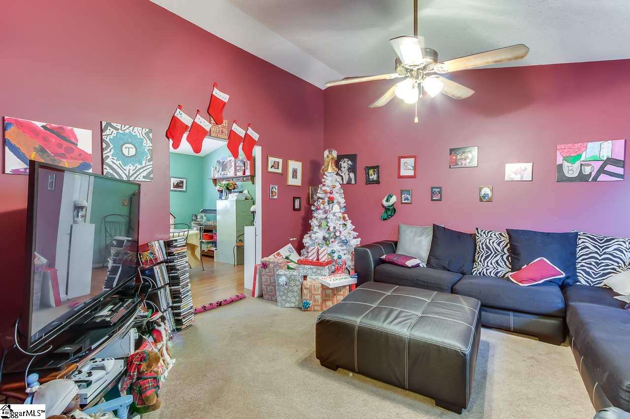 5750 Mountain View Road Taylors, SC 29687 - Photo 5 of 24