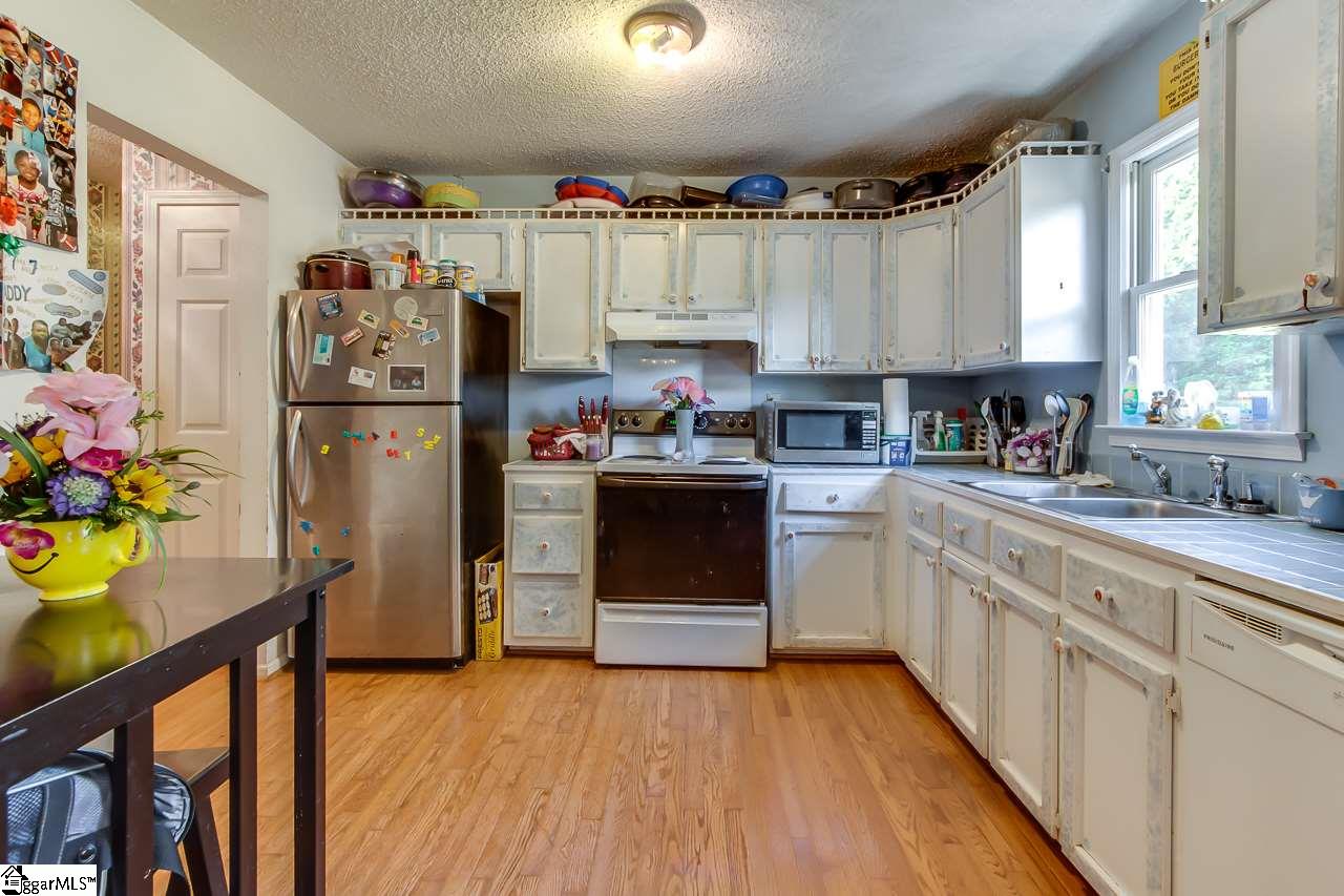 5750 Mountain View Road Taylors, SC 29687 - Photo 10 of 24