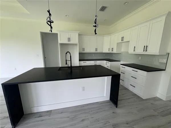 $669,900 | 308 Golden Gate Boulevard East, Naples, FL 34117