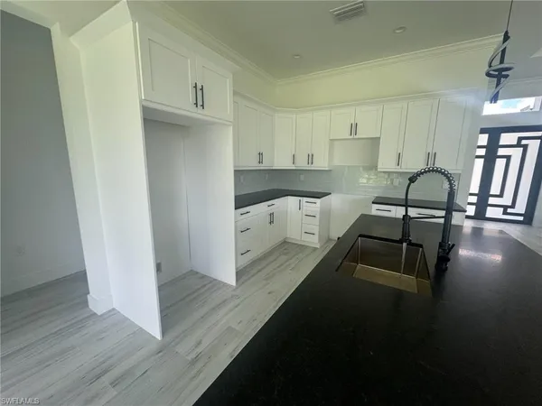 $669,900 | 308 Golden Gate Boulevard East, Naples, FL 34117