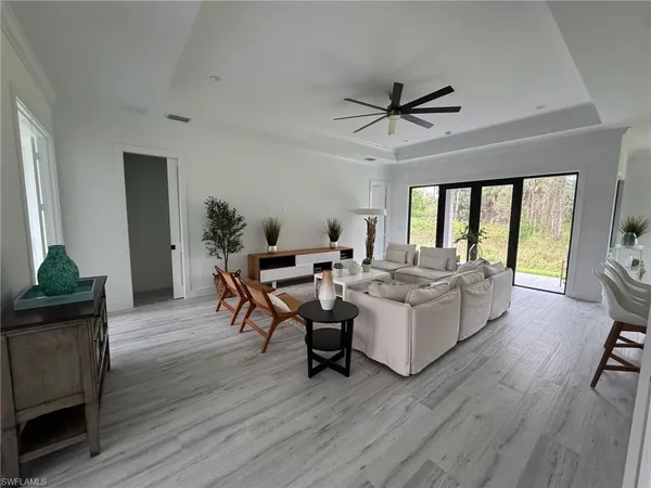 $669,900 | 308 Golden Gate Boulevard East, Naples, FL 34117