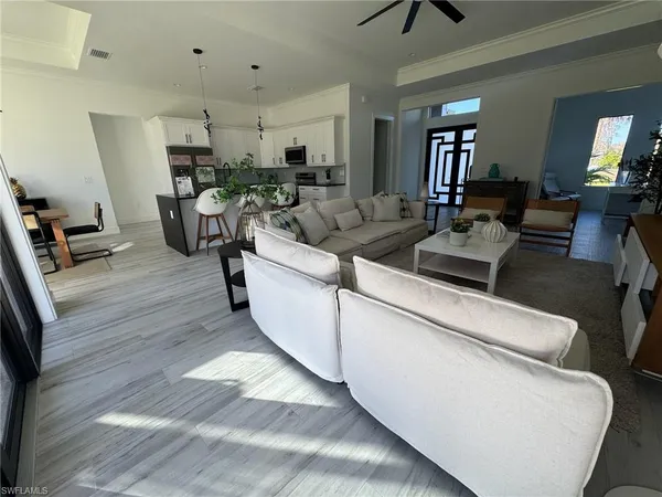 $669,900 | 308 Golden Gate Boulevard East, Naples, FL 34117