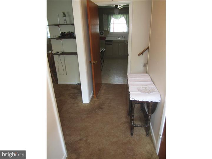 217 Sandra Road Wilmington, DE 19803 - Photo 3 of 16 Foyer