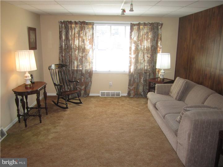 217 Sandra Road Wilmington, DE 19803 - Photo 4 of 16 Living Room
