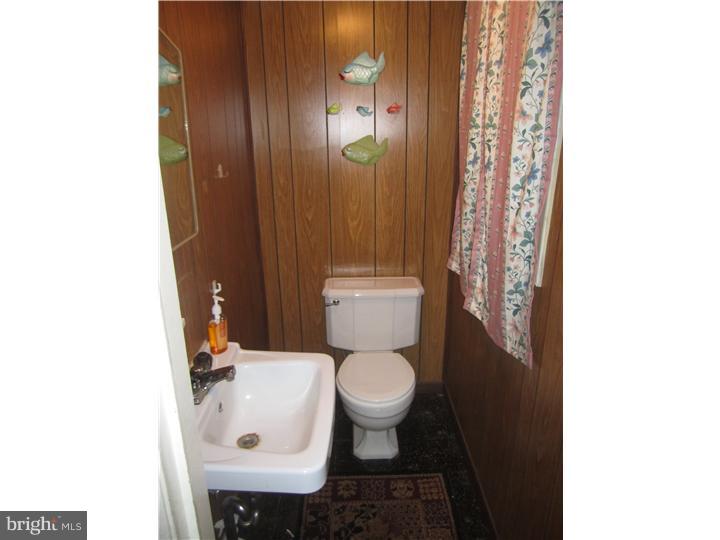 217 Sandra Road Wilmington, DE 19803 - Photo 8 of 16 Half Bath