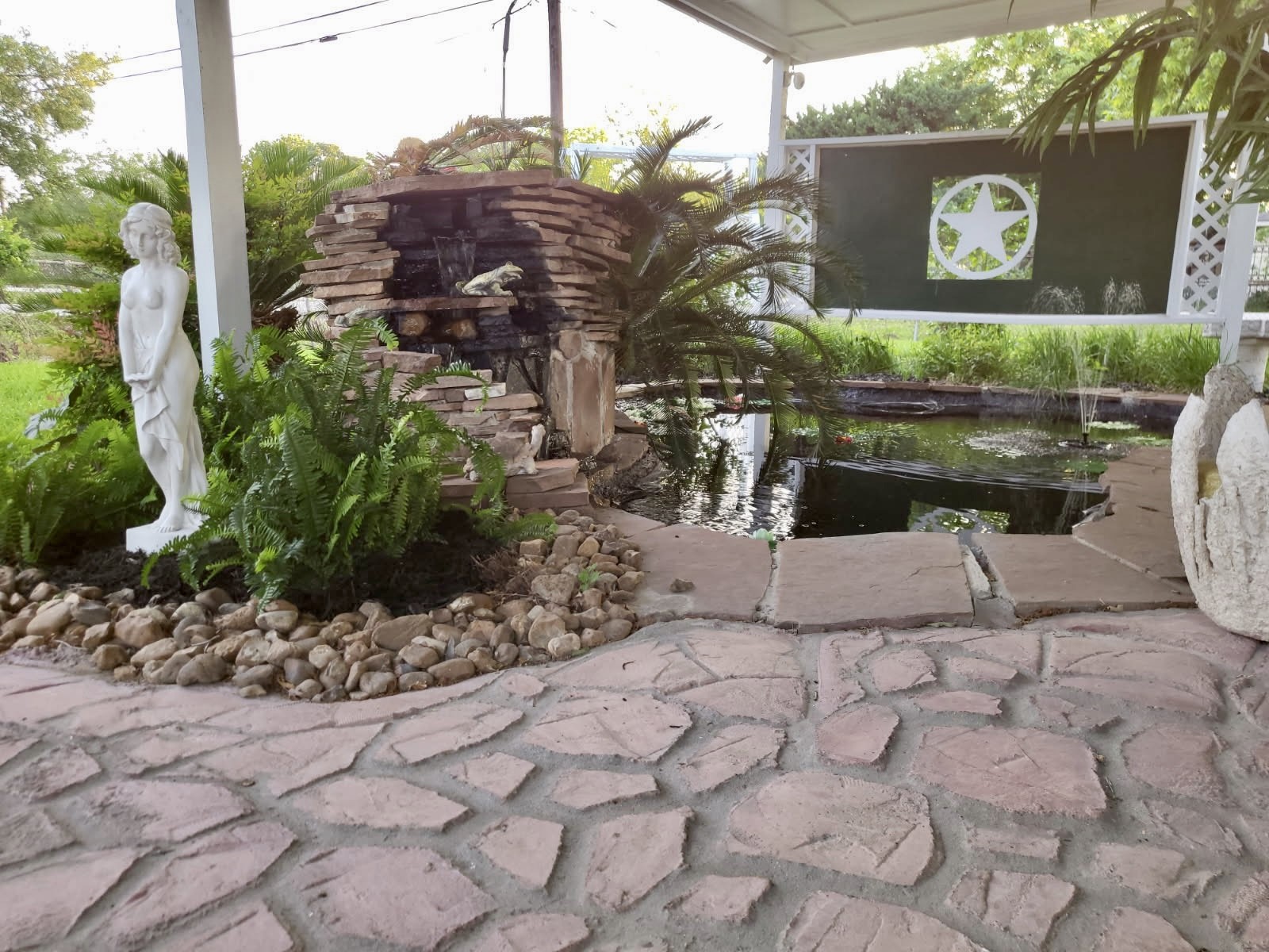 639 Manor Street Houston, TX 77015 - Photo 34 of 42 Pond w/ water feature