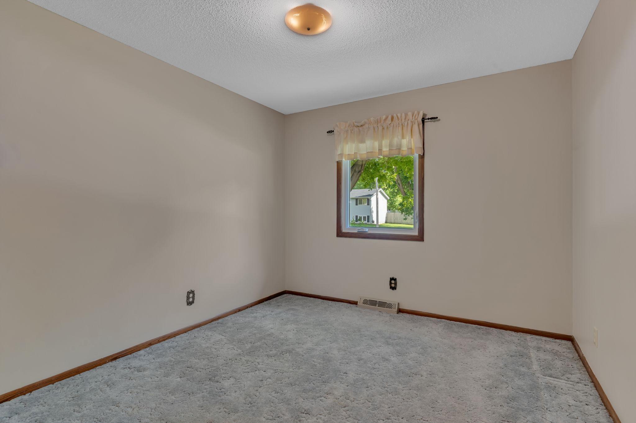 608 26th Avenue Southwest Willmar, MN 56201 - Photo 24 of 38