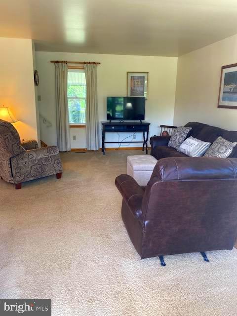 1303 Woodmere Road Pottstown, PA 19464 - Photo 11 of 38 Living room