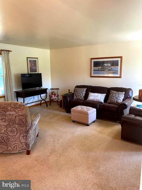 1303 Woodmere Road Pottstown, PA 19464 - Photo 13 of 38 Living Room