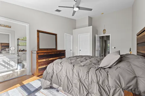 a view of entryway with washer and dryer