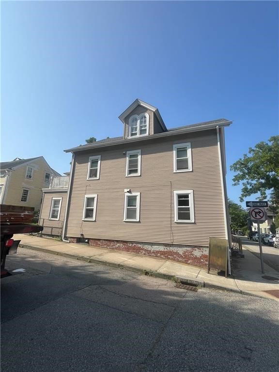 27 Mt Vernon Street, Unit 1 Newport, RI 02840 - Photo 3 of 20