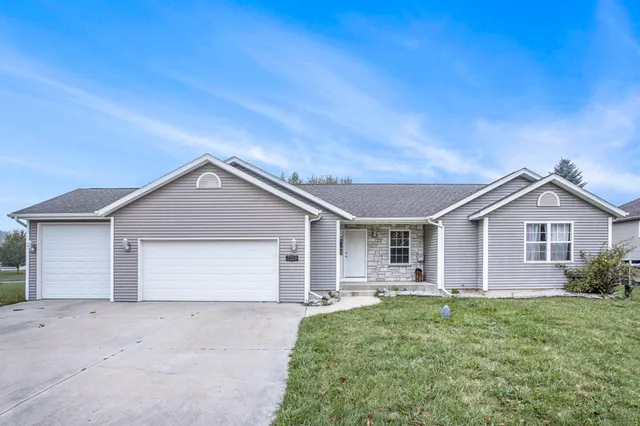 $399,999 | 2228 South Hill Street, Schoolcraft, MI 49087