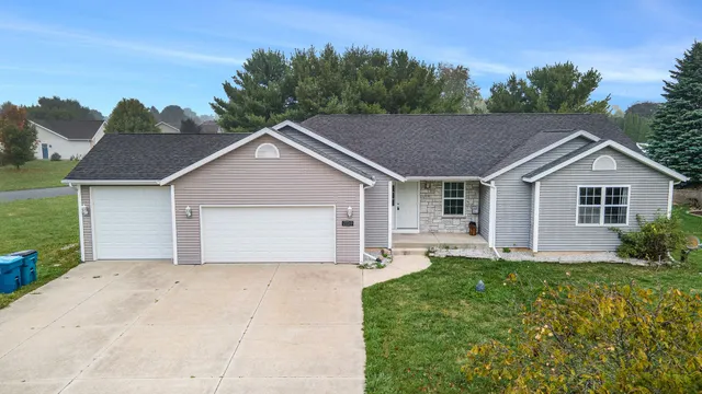 $399,999 | 2228 South Hill Street, Schoolcraft, MI 49087