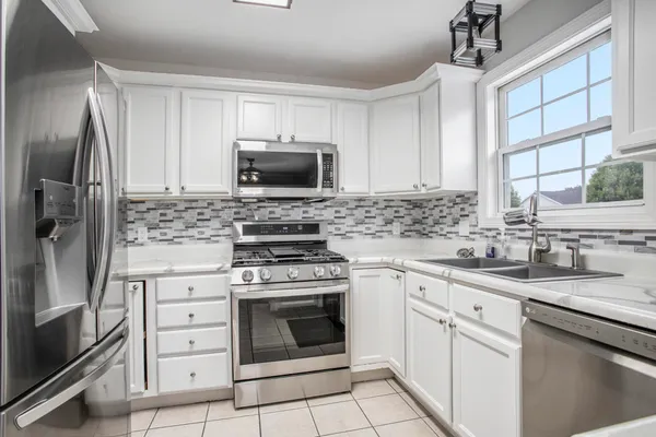$395,000 | 2228 South Hill Street, Schoolcraft, MI 49087