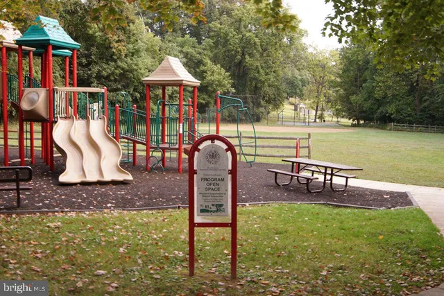 a picture of a bathroom with a picture of a picture