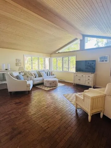 $3,500 | 326 Fontana Lane, Fontana, WI 53125