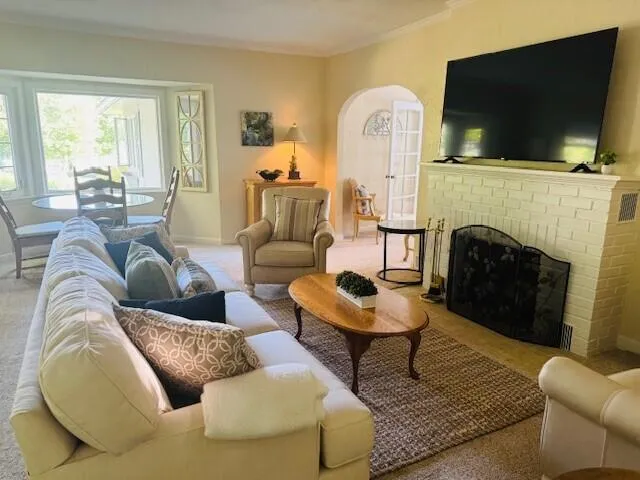 $3,500 | 326 Fontana Lane, Fontana, WI 53125