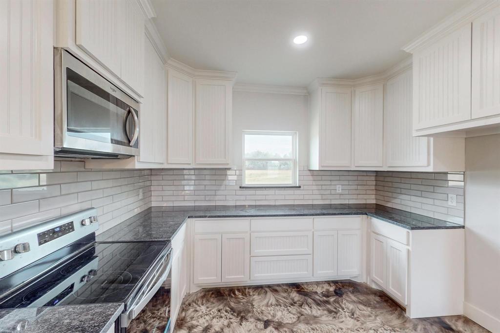 2 Shoemaker Road Bellevue, TX 76228 - Photo 5 of 11