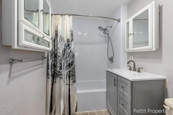 $215,000 | 1 Grand Boulevard, Battle Creek, MI 49015