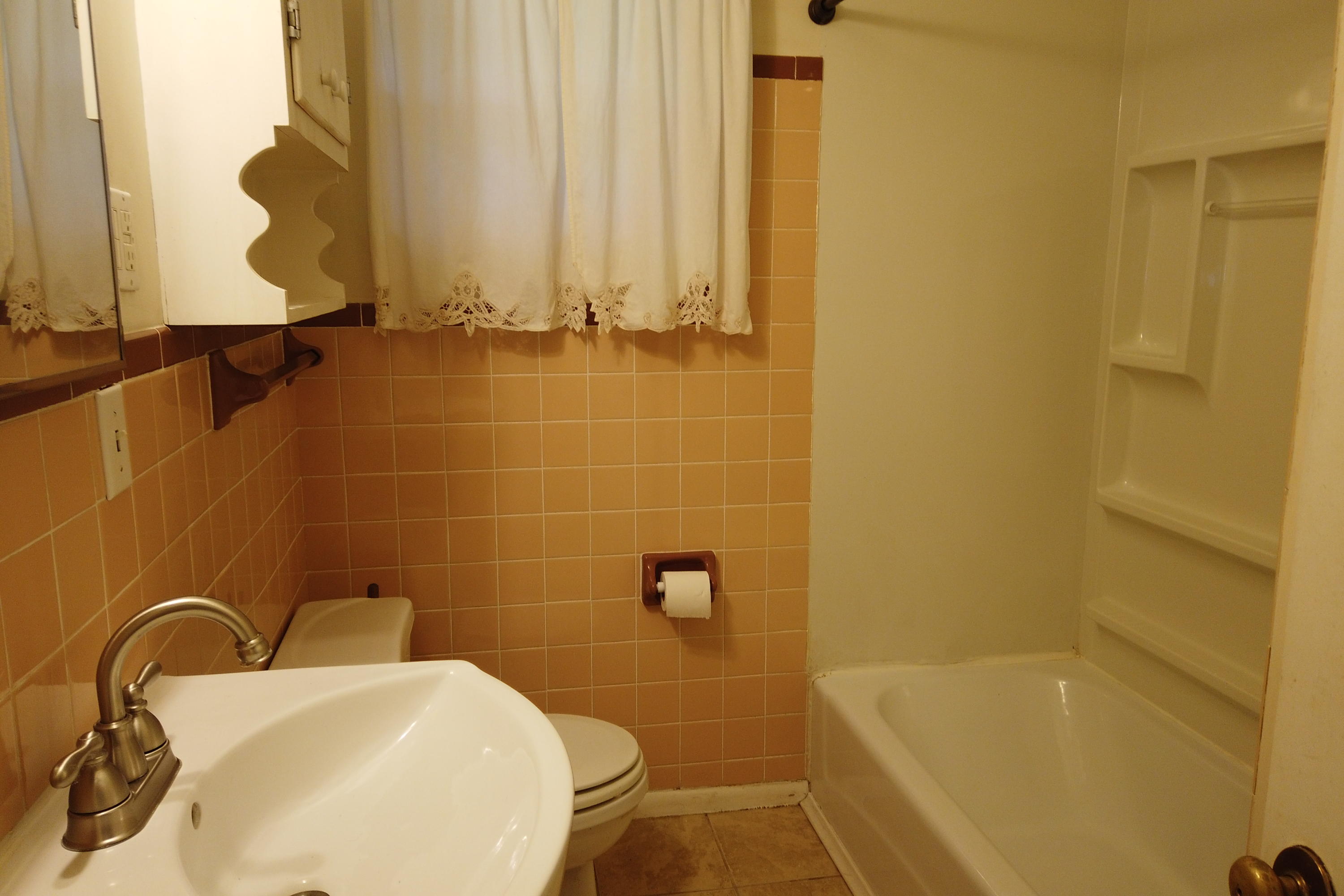 1041 Graysville Road Ringgold, GA 30736 - Photo 25 of 37 hall bath