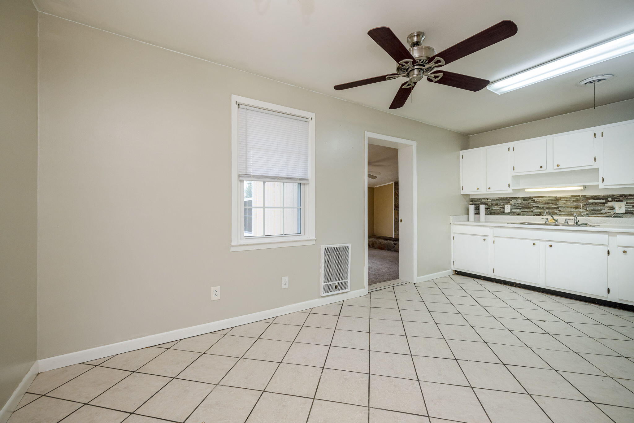 1090 Horseshoe Road Augusta, GA 30906 - Photo 13 of 37 Dining room and kitchen