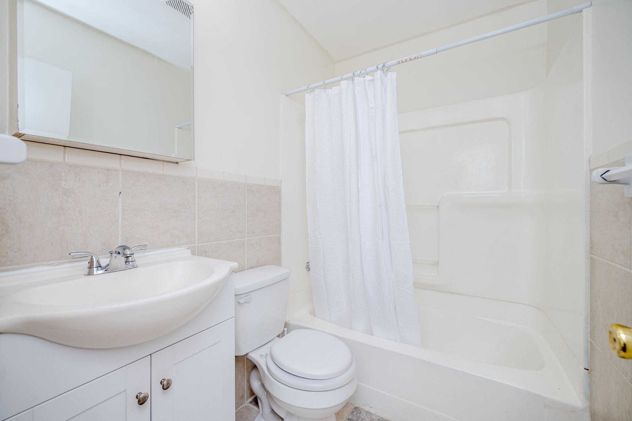 1090 Horseshoe Road Augusta, GA 30906 - Photo 30 of 37 Hall bathroom