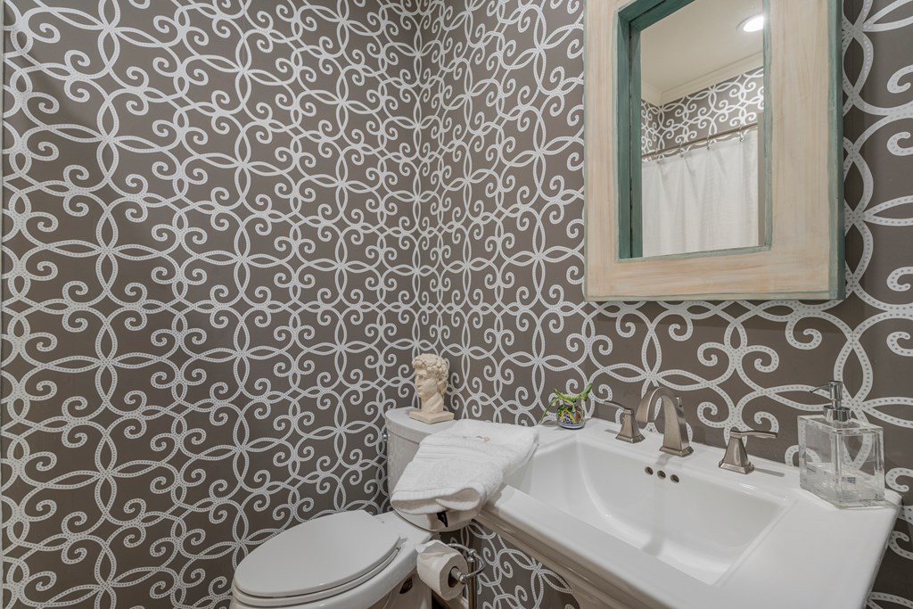 6500 Standing Boy Road, Unit 6 Columbus, GA 31904 - Photo 17 of 20 Guest Bathroom