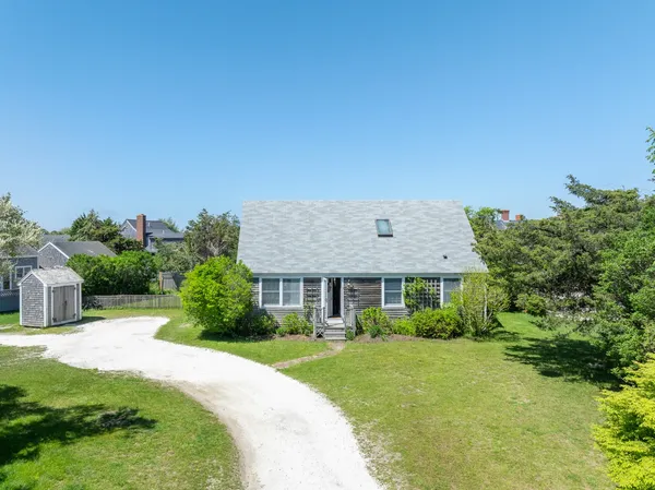 $2,295,000 | 3 Pakanoket Lane, Nantucket, MA 02554