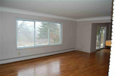 7246 East River Road Flushing, MI 48433 - Photo 4 of 10 20199775-3.JPG