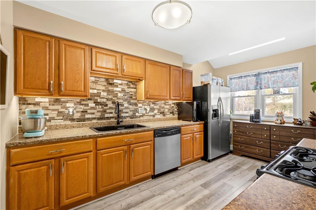 124 Spring Run Drive Monroeville, PA 15146 - Photo 8 of 23 Gallery Image 8