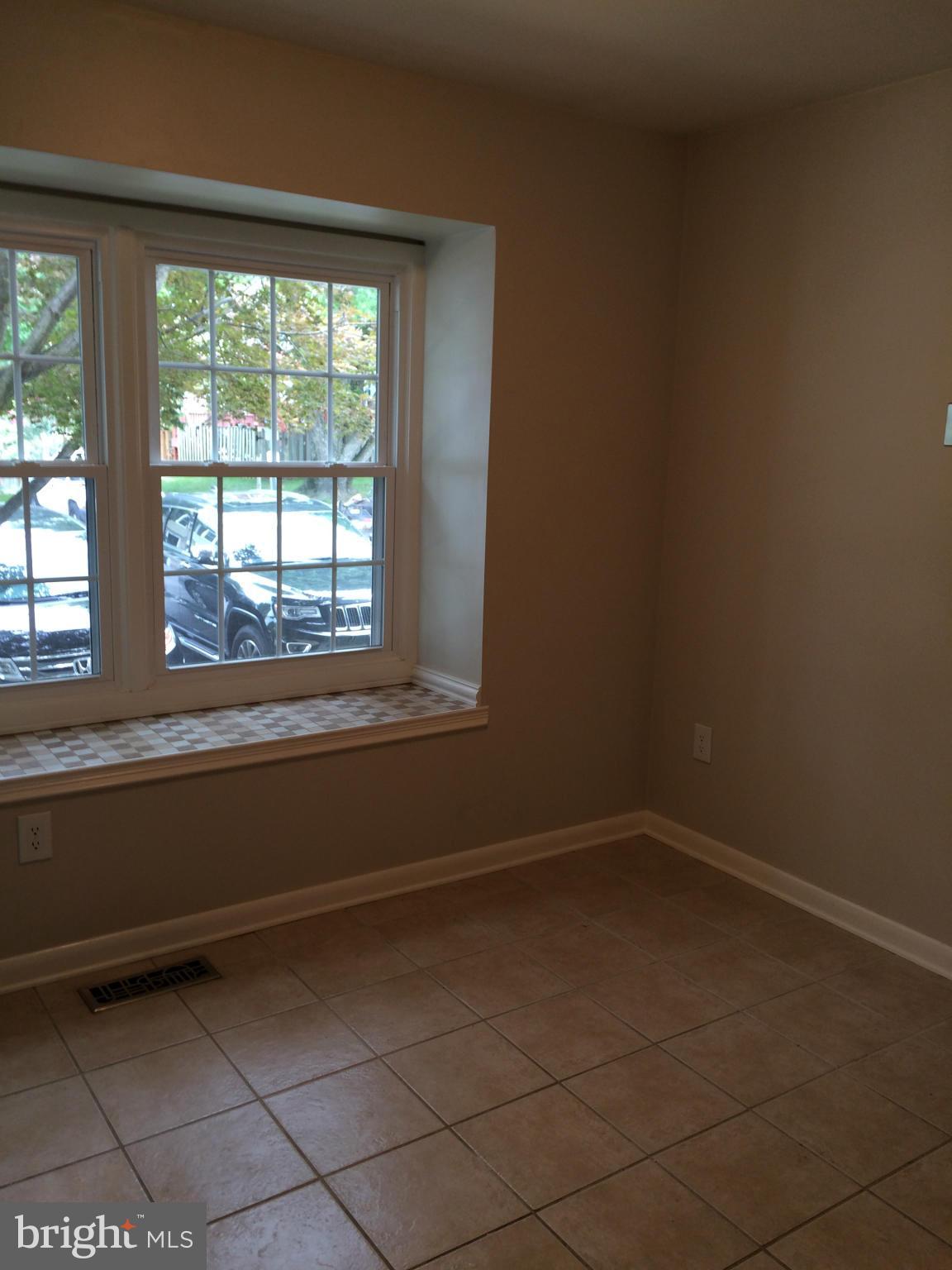 447 Colonial Ridge Lane Arnold, MD 21012 - Photo 4 of 30 room for kitchen table
