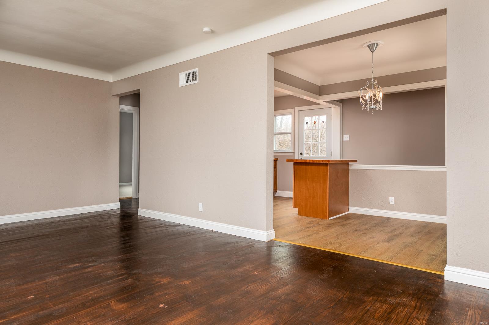 8540 Leith Avenue Berkeley, MO 63134 - Photo 4 of 16