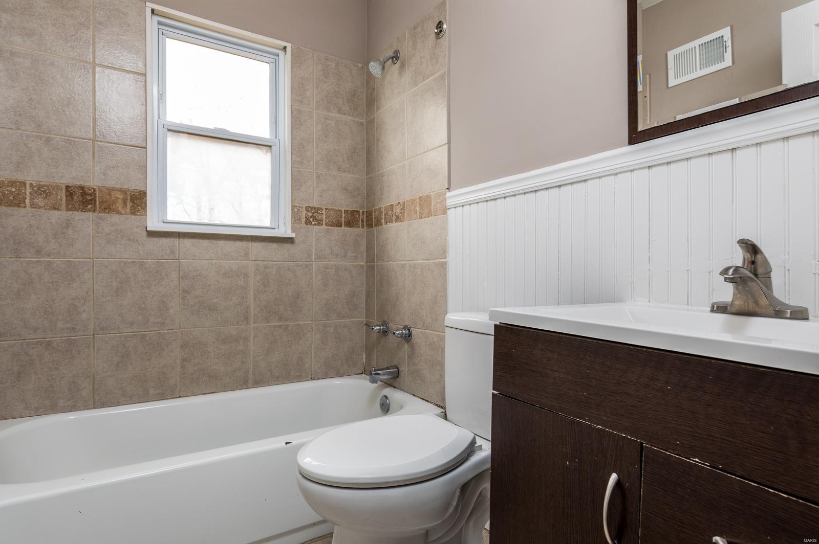 8540 Leith Avenue Berkeley, MO 63134 - Photo 10 of 16