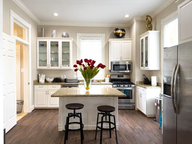 $2,950 | 1613 Summer Street, Houston, TX 77007