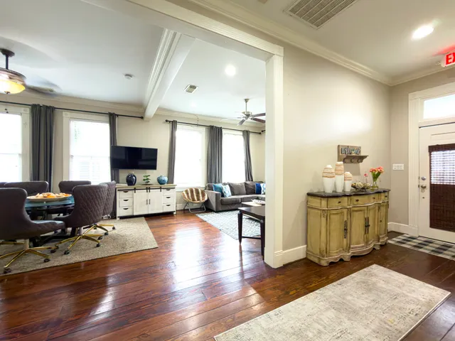 $2,950 | 1613 Summer Street, Houston, TX 77007