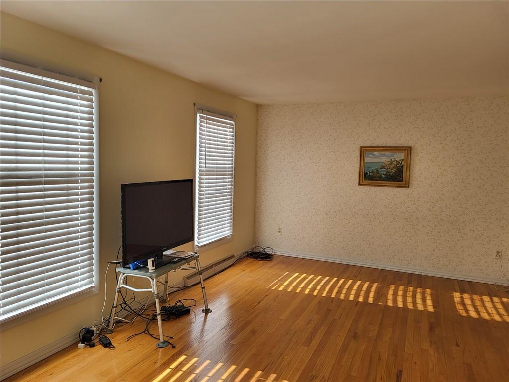117 Farmington Drive Butler, PA 16001 - Photo 4 of 36 ...Living Room