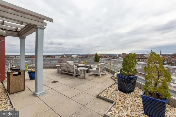 $2,800 | 815 King Street, Unit 5B, Alexandria, VA 22314