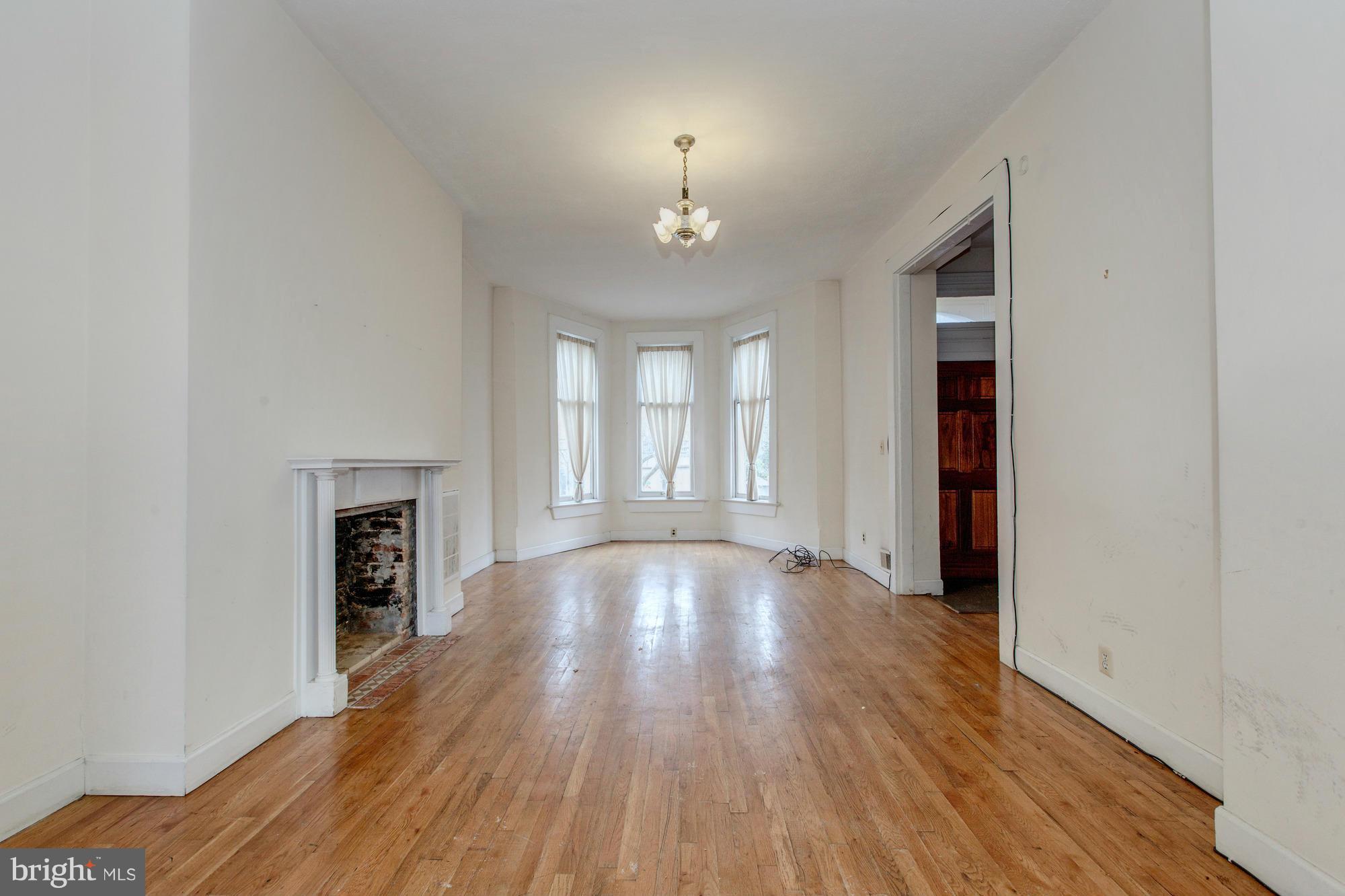 1305 Q Street Northwest Washington, DC 20009 - Photo 2 of 23 Dramatic high ceilings, bay window 4 levels