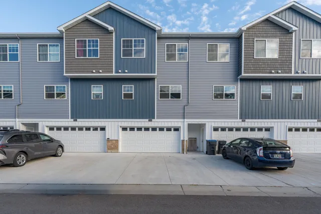 $299,900 | 3068 Bluestem Trail, Mankato, MN 56001