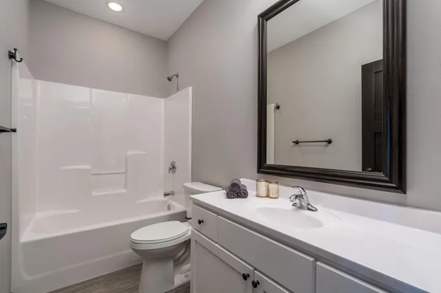 $299,900 | 3068 Bluestem Trail, Mankato, MN 56001