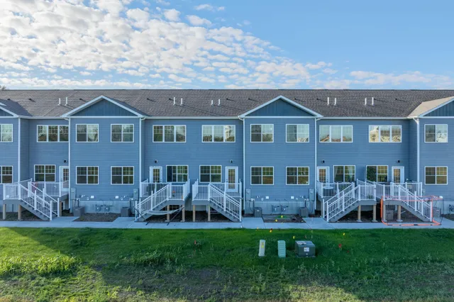 $299,900 | 3068 Bluestem Trail, Mankato, MN 56001