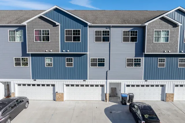 $299,900 | 3068 Bluestem Trail, Mankato, MN 56001