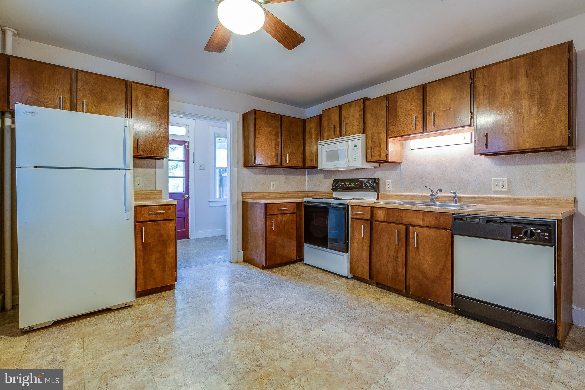 375 East Main Street Lititz, PA 17543 - Photo 7 of 27 All appliances and abundant cabinetry