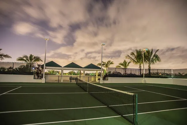 $1,100,000 | 4779 Collins Avenue, Unit 506, Miami Beach, FL 33140