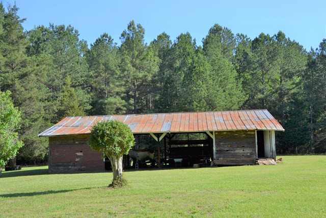 2647 Thomson Road Washington, GA 30673 - Photo 5 of 24 Old Barn