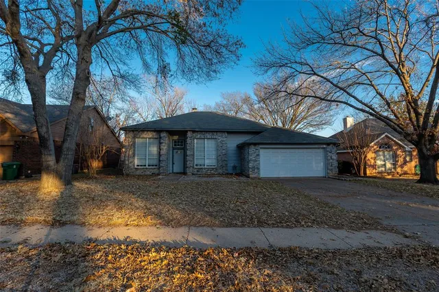 $2,500 | 4103 Meadow Drive, Grapevine, TX 76051