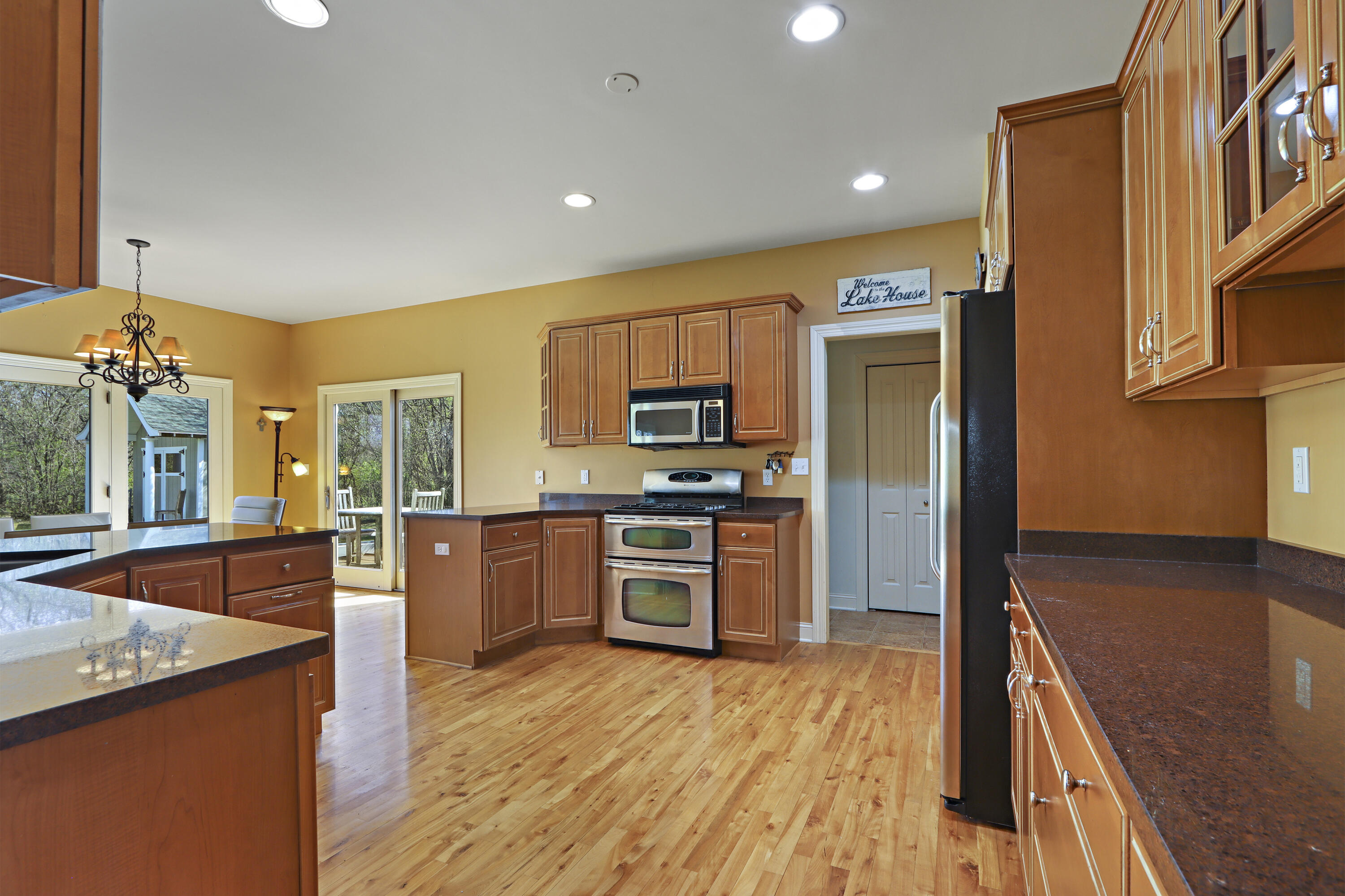 392 County Road B Fontana, WI 53125 - Photo 18 of 75 The kitchen features SS Appliances, display cabinets, crown molding on the cabinets and Silestone countertops